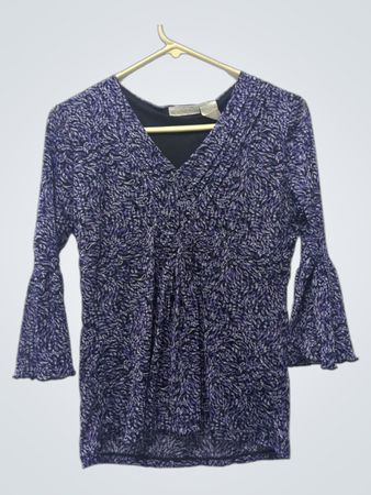 Worthington Damenbluse mit lila Muster und Glockenärmeln