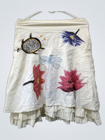 Desigual weißer bestickter Rock mit Schildkröte, Libelle, Blumen, Elefant und Uhr
