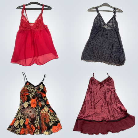 Ensemble de vêtements pour femmes à la mode - Mélange de 16 pièces de tops, robes et jupes de créateurs et tendance de Desigual, Miss Etam et plus