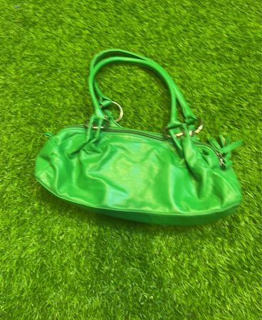 Vernis à L'Avocat en Cuir Vert