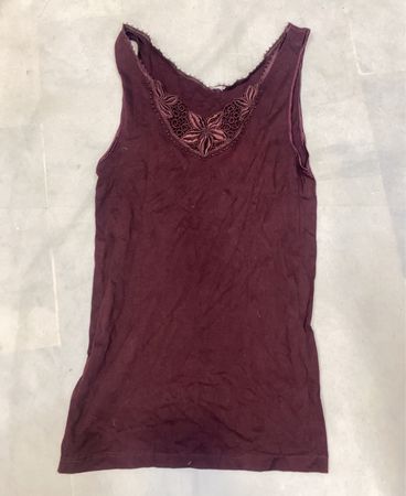 Débardeur bordeaux avec dentelle