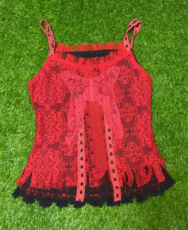 Top in pizzo rosso