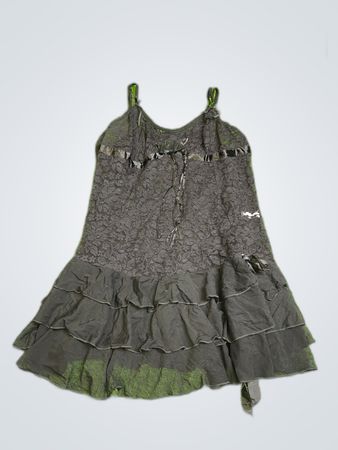 Vestido Preto com Babados