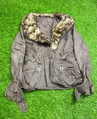 Veste grise doublée de fourrure