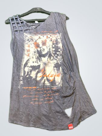 All things graphic Y2k tops