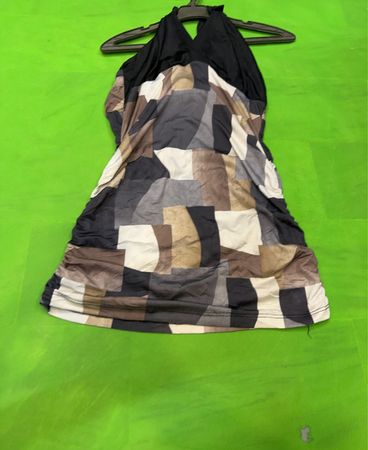 Vestido com Padrão Geométrico