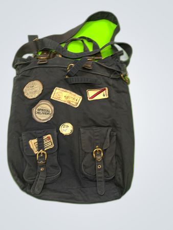 fun & basics black messenger bag