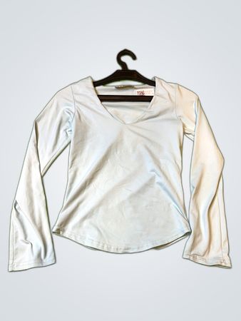 Lumerac V-Neck Long Sleeve Top