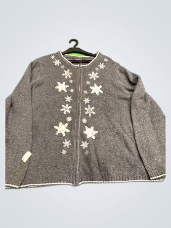 Crofts & Barrow Gray Snowflake Zip Cardigan
