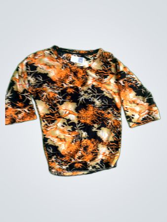 Long-sleeved shirt with orange and black pattern