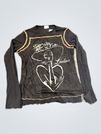 in Extenso Long Sleeve Graphic T-Shirt