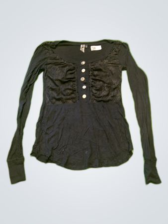 W118 Black Ruffle Long Sleeve Blouse