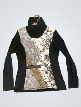 Moran's Long Sleeve Top