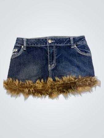 Upcycled Zanadi Denimrock mit Fellbesatz