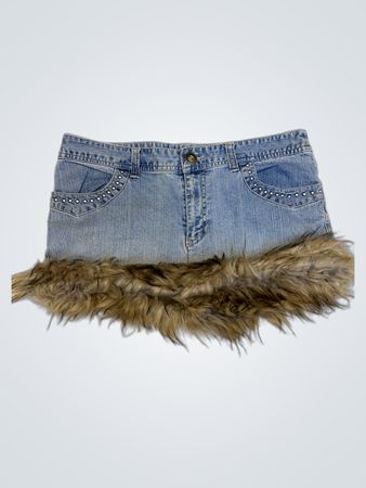 Upcycled Denim-Rock mit Pelzbesatz
