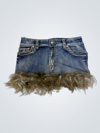 Aufbereiteter Denim-Rock mit Fellbesatz