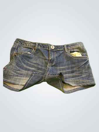 Aufbereitete hydraulische Denim-Shorts mit Nieten