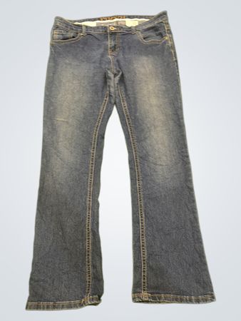 Schlanke Stiefeljeans
