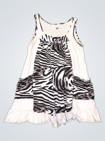 Weißes ärmelloses Kleid mit Zebra-Muster und Rüschen