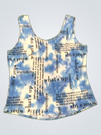 Blaue Batik-Top mit Textdruck