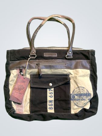 TRAVELTELL UMWELTFREUNDLICHE natürliche Materialien Eine Reise von tausend Meilen beginnt mit einem einzigen Schritt des Packens deiner TASCHE. LASST UNS AN ORTE REISEN!