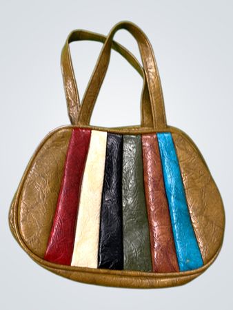 Mehrfarbige gestreifte Handtasche