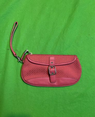 Rote Handgelenktasche
