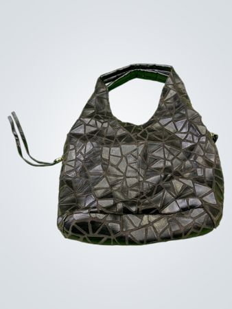 Schwarze Handtasche mit geometrischem Muster