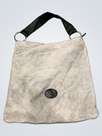 Silberne strukturierte Schultertasche