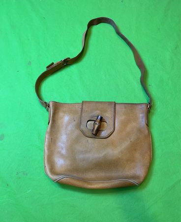 Granello Leder Schultertasche Hergestellt in Italien