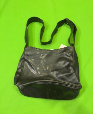 Schwarze Schultertasche