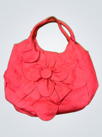 Rote Handtasche mit floraler Verzierung