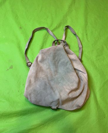 Grauer Wildleder-Rucksack