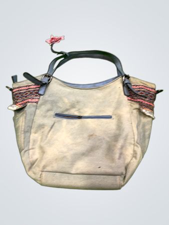Denim Schultertasche mit bestickten Akzenten