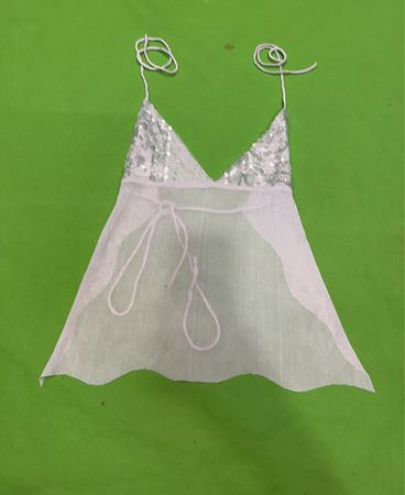 Upcycled Weißes durchsichtige Babydoll mit Pailletten-Tassen und Bindebändern