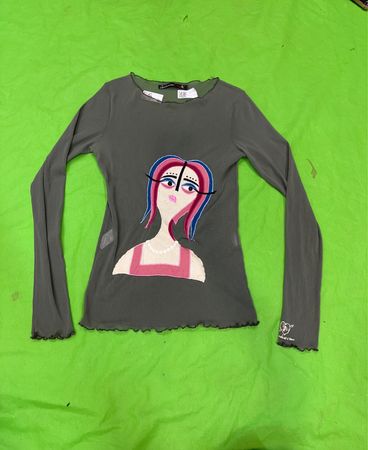 Upcycled La mode et à vous langärmliges Mesh-Top mit grafischem Druck