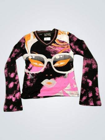 Copeline Long Sleeve Graphic V-Neck Top