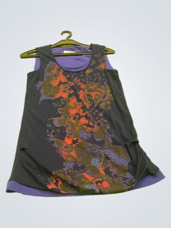 Navyblaues ärmelloses Kleid mit abstraktem Druck