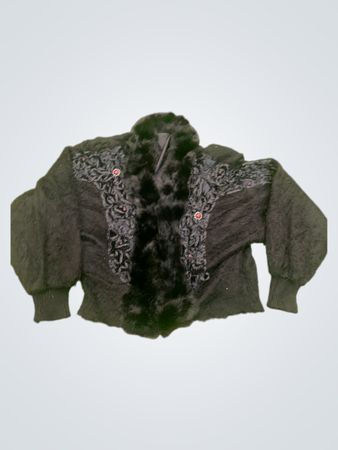 Schwarze, fuzzy Jacke mit Pelzkragen und verzierten Ärmeln