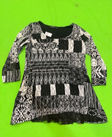 Mado of Paris Schwarz- und Weiß-Patchwork-Spitzenbesatz-Tunika-Kleid