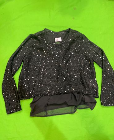 Schwarzes, mit Pailletten verziertes Langarmoberteil mit Chiffon-Saum