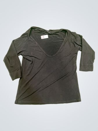 Schwarzes Longsleeve-Oberteil mit "Stock from Retro thrift store" Etikett