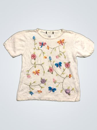 Weiße bestickte Schmetterling- und Blumenkurzarmpullover