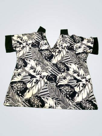 SQUITOS Black and White Leaf Print V-Neck Top