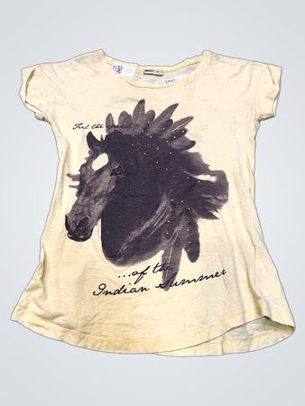 Gelbes T-Shirt mit Pferdegrafik und "...des Indian Summer" Text