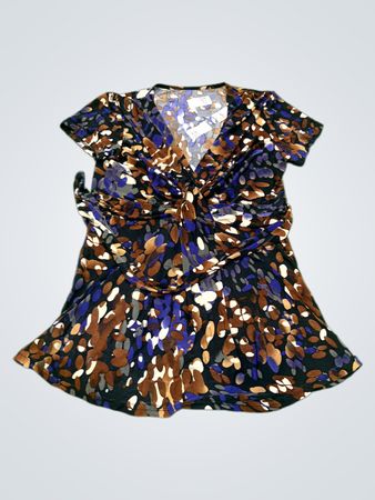 Damenshirt mit kurzen Ärmeln und V-Ausschnitt