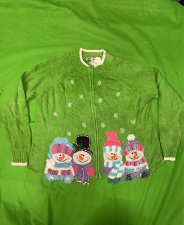 Carly St. Claire Weihnachtskollektion Grüner Schneemann Pullover