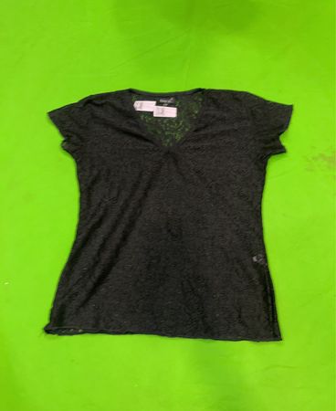 TUNE IN Black Lace V-Ausschnitt T-Shirt