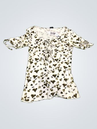Weißes Kleid mit Blumenmuster und Schnürkragen
