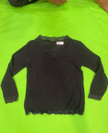 Schwarzes Spitzenbesatz V-Ausschnitt Langarmshirt